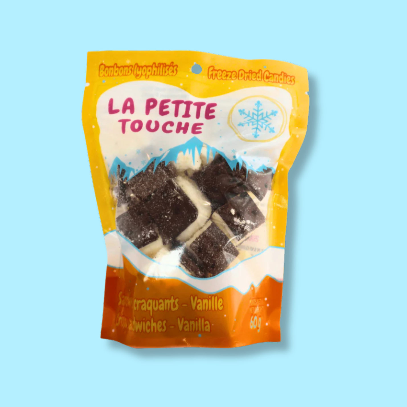 Sac de bonbons lyophilisés ‘Sandwichs croquants - Vanille’ de Confections La Petite Touche. De délicieux morceaux de sandwichs glacés à la vanille, transformés en bouchées croquantes et gourmandes. L’emballage jaune éclatant met en valeur ces friandises uniques !