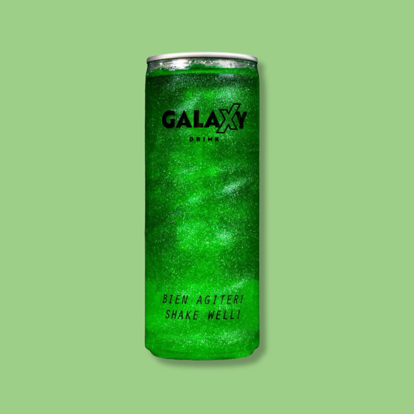 Canette de Galaxy Drink, boisson scintillante non pétillante de couleur verte. Inscription 'Bien agiter! Shake well!' sur l’emballage. Une boisson unique au visuel éclatant, parfaite pour une expérience rafraîchissante et surprenante.