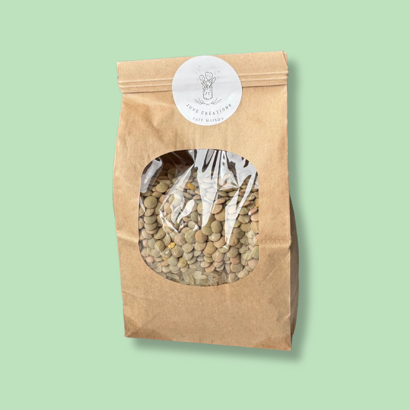 Emballage de soupe en pot de June Créations, mélange maison de lentilles et d’épices dans un sac kraft avec fenêtre transparente. Produit québécois artisanal, idéal pour un repas réconfortant et sain.