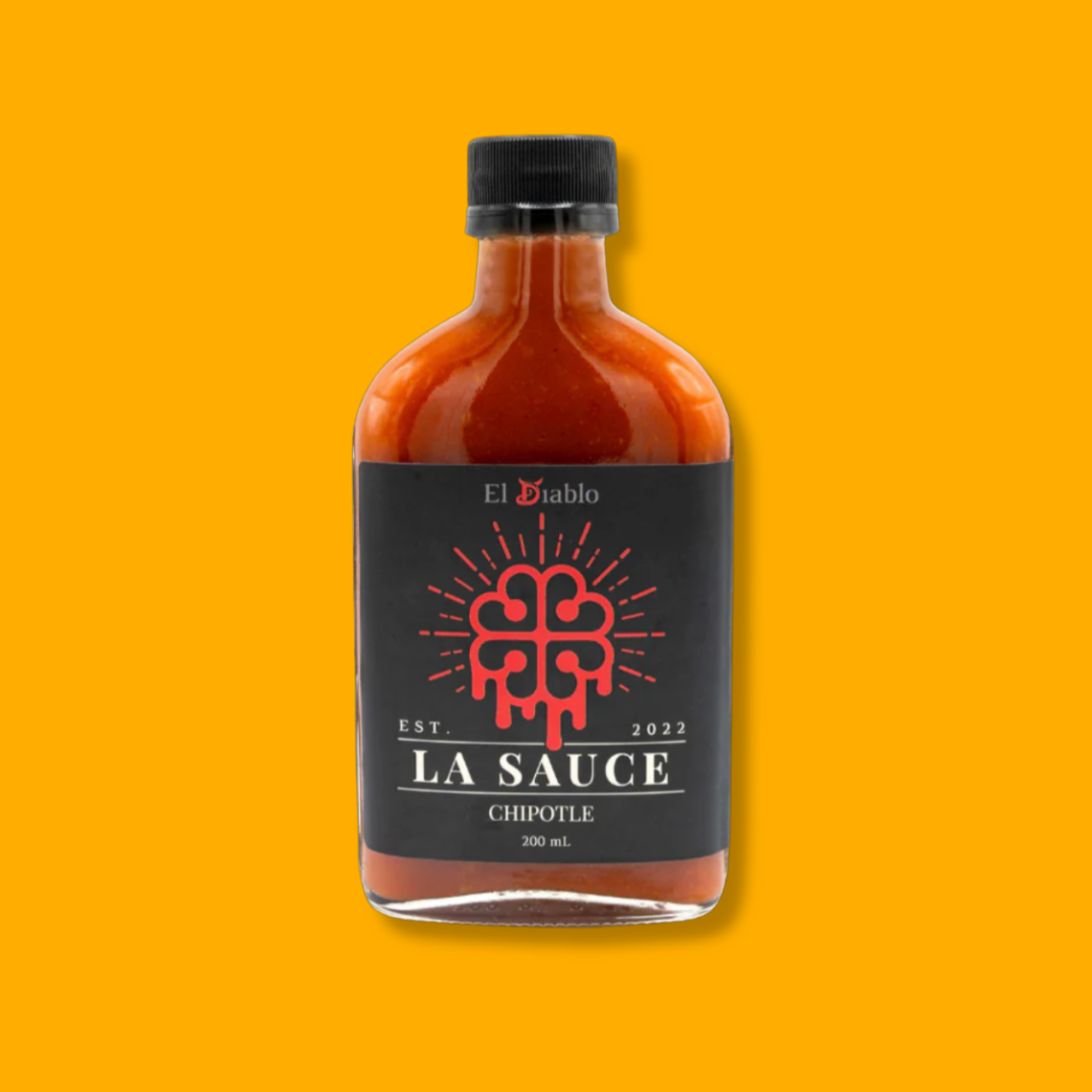 Bouteille de 200 ml de sauce chipotle de La Sauce MTL, nommĂ©e 'El Diablo'. La sauce est dâun rouge profond et lâĂ©tiquette noire arbore un logo rouge Ă©clatant en forme de cĆur stylisĂ©. Une sauce artisanale quĂ©bĂ©coise pour les amateurs de saveurs fumĂ©es et Ă©picĂ©es.