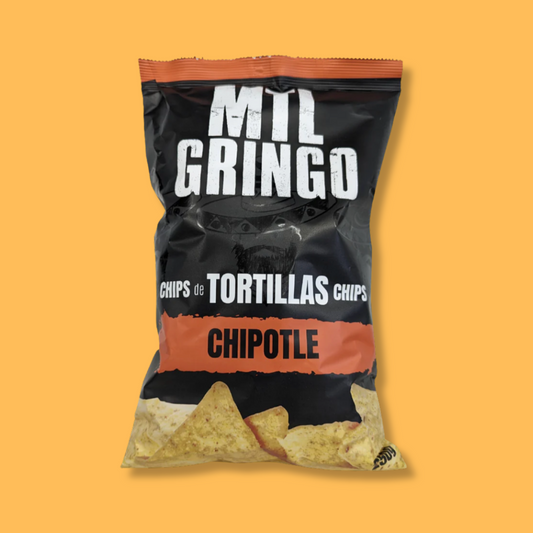 Sac de chips de tortillas saveur chipotle de la marque MTL Gringo. Emballage noir avec accents rouges, mettant en avant une saveur fumée et épicée. Idéal pour accompagner une salsa ou un guacamole.