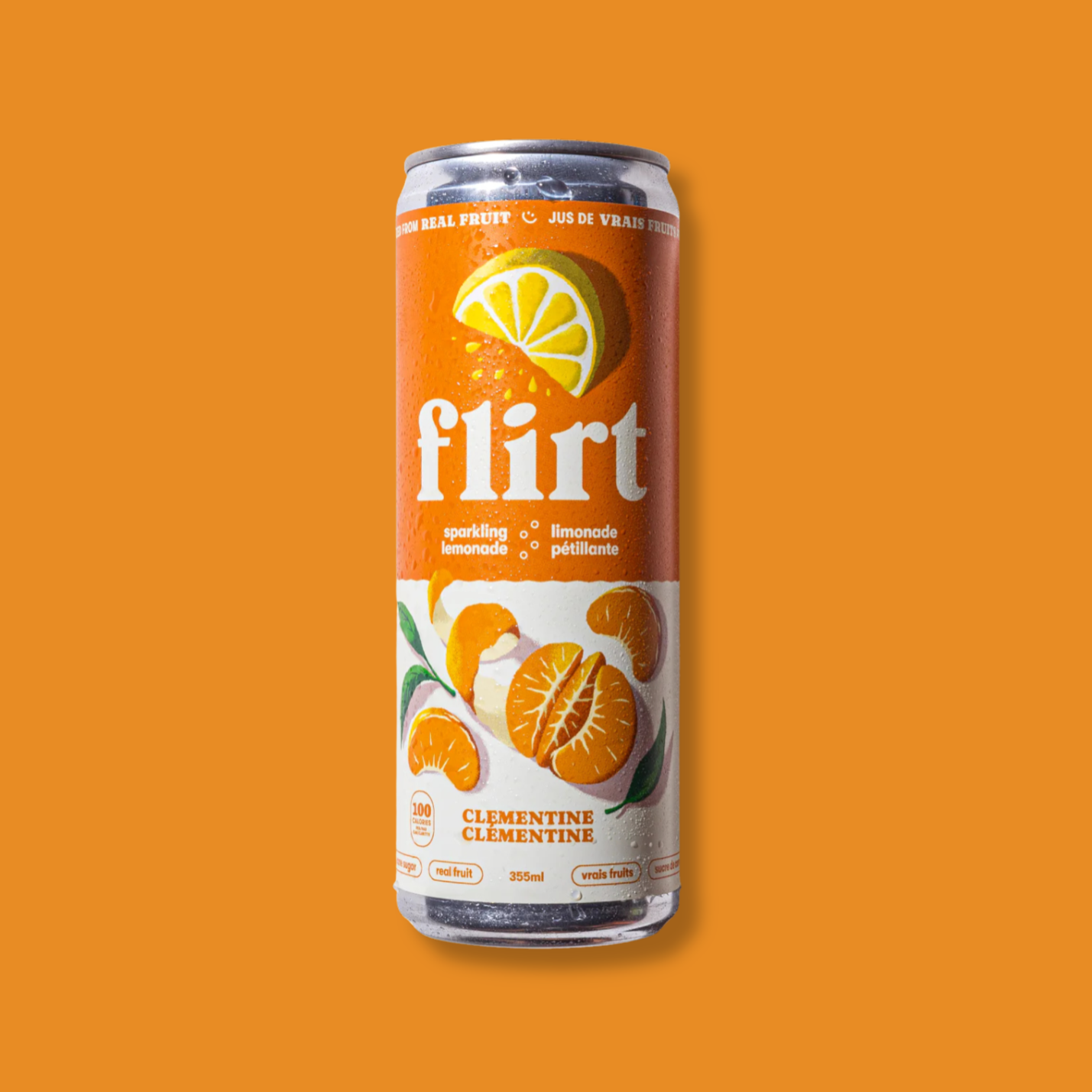 Canette de limonade pétillante Flirt, saveur clémentine. Boisson rafraîchissante faite avec du vrai jus de fruits, sans sucre ajouté. Format 355 ml. Produit québécois idéal pour une hydratation naturelle et fruitée.