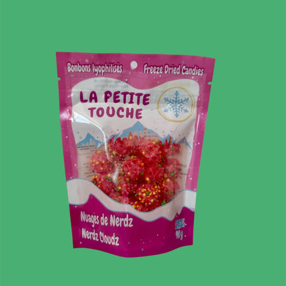 Sac de bonbons lyophilisés nuages de nerdz de Confections La Petite Touche.